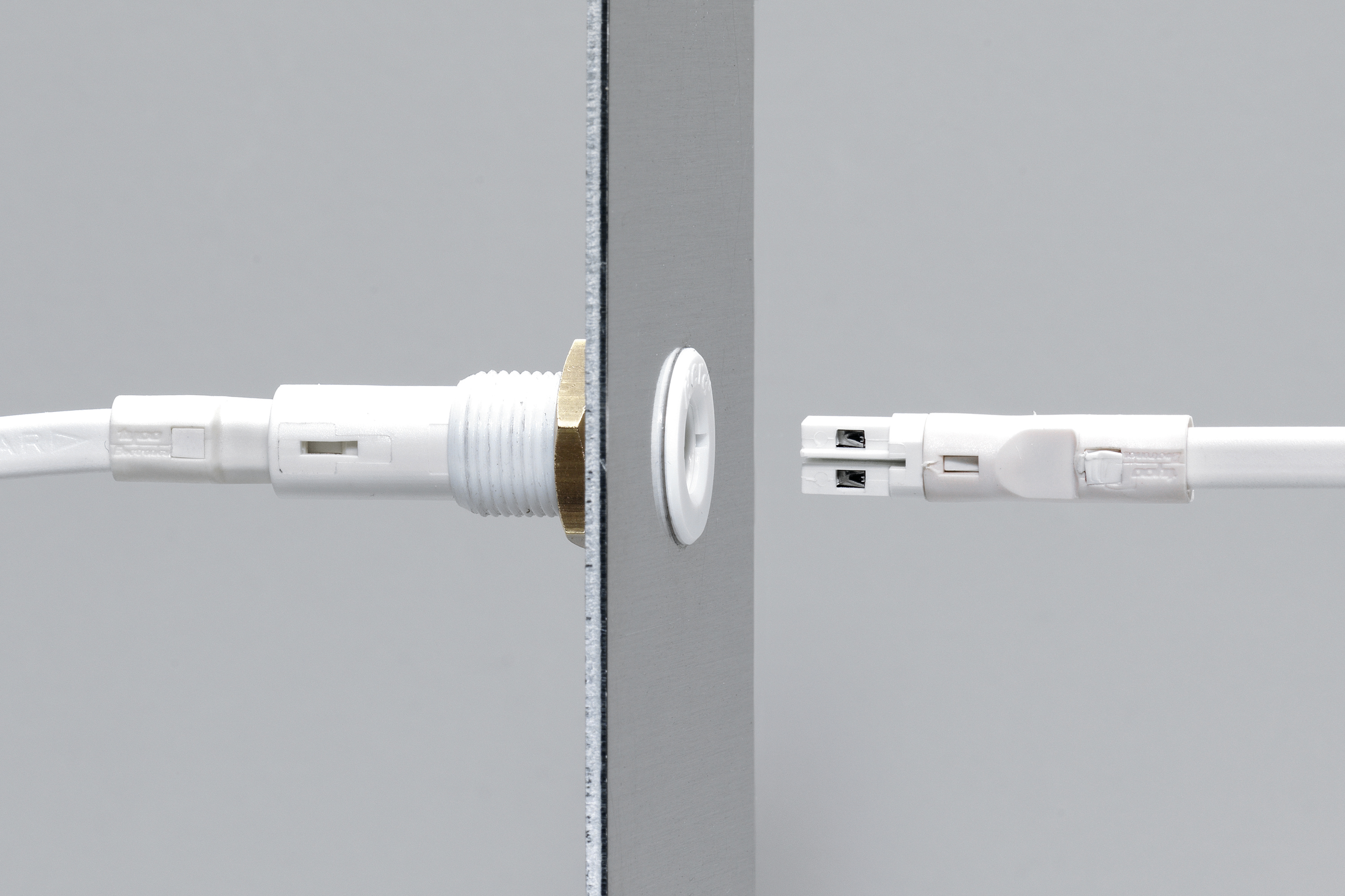 Netzanschlussleitung 2m 2x0,75qmm 2,5A ws IP20 Aderendh 70°C